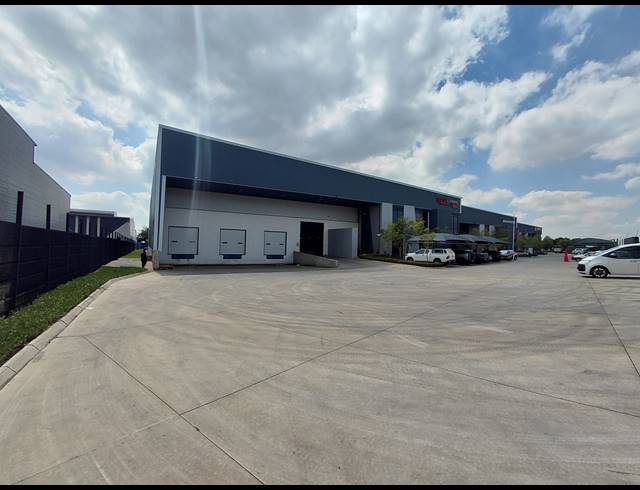 4,315M² WAREHOUSE TO LET IN POMONA